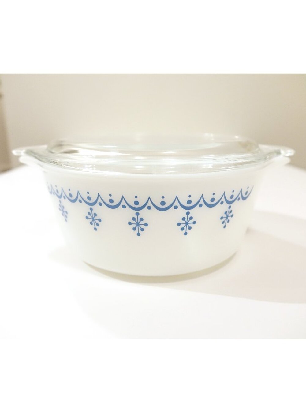 Vintage Pyrex White Snowflake Garland Casserole Dish W/Lid